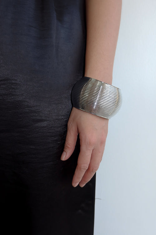 RIBBED BANGLE
